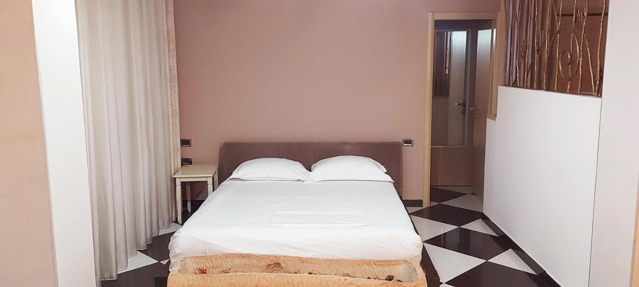 Lovely Apartment In Heart Of Tirana Esterno foto