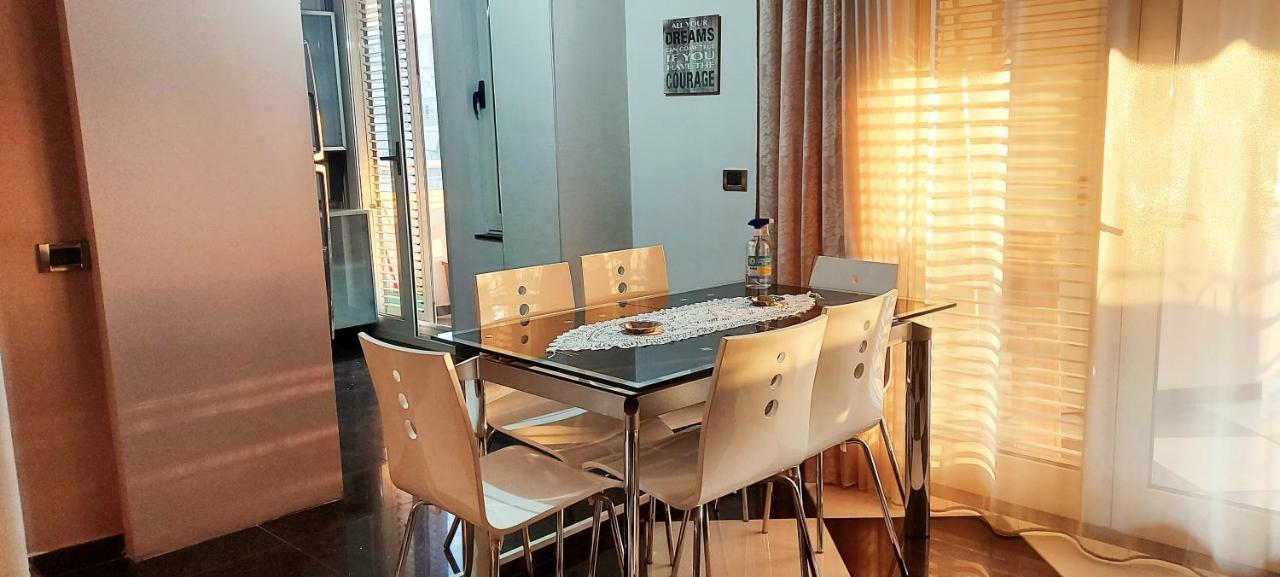 Lovely Apartment In Heart Of Tirana Esterno foto
