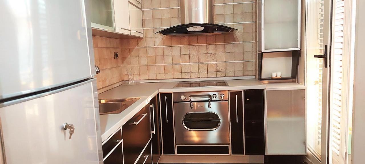 Lovely Apartment In Heart Of Tirana Esterno foto